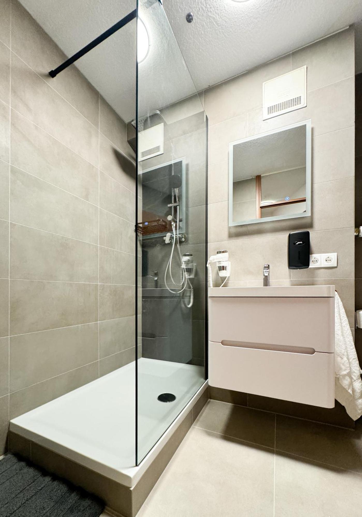 Modern Living In Karlsruhe - Frieden Apartments Eksteriør bilde